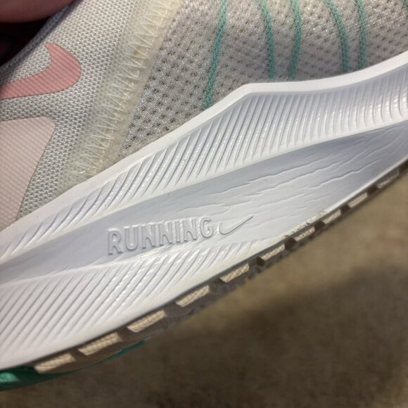 Size 11 Nike Quest 4 DA1106-105 Women's Mesh Running Shoes No Insoles - Picture 11 of 14